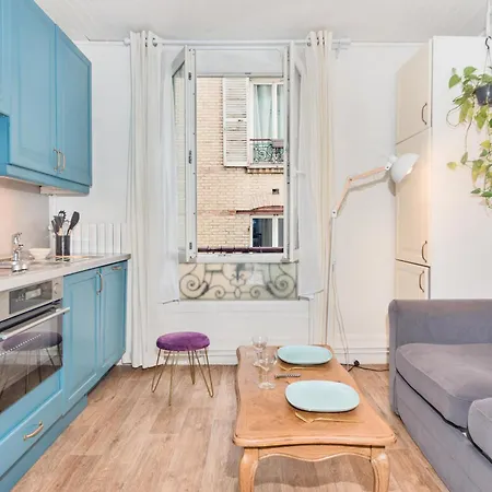 For 6 Persons In Paris